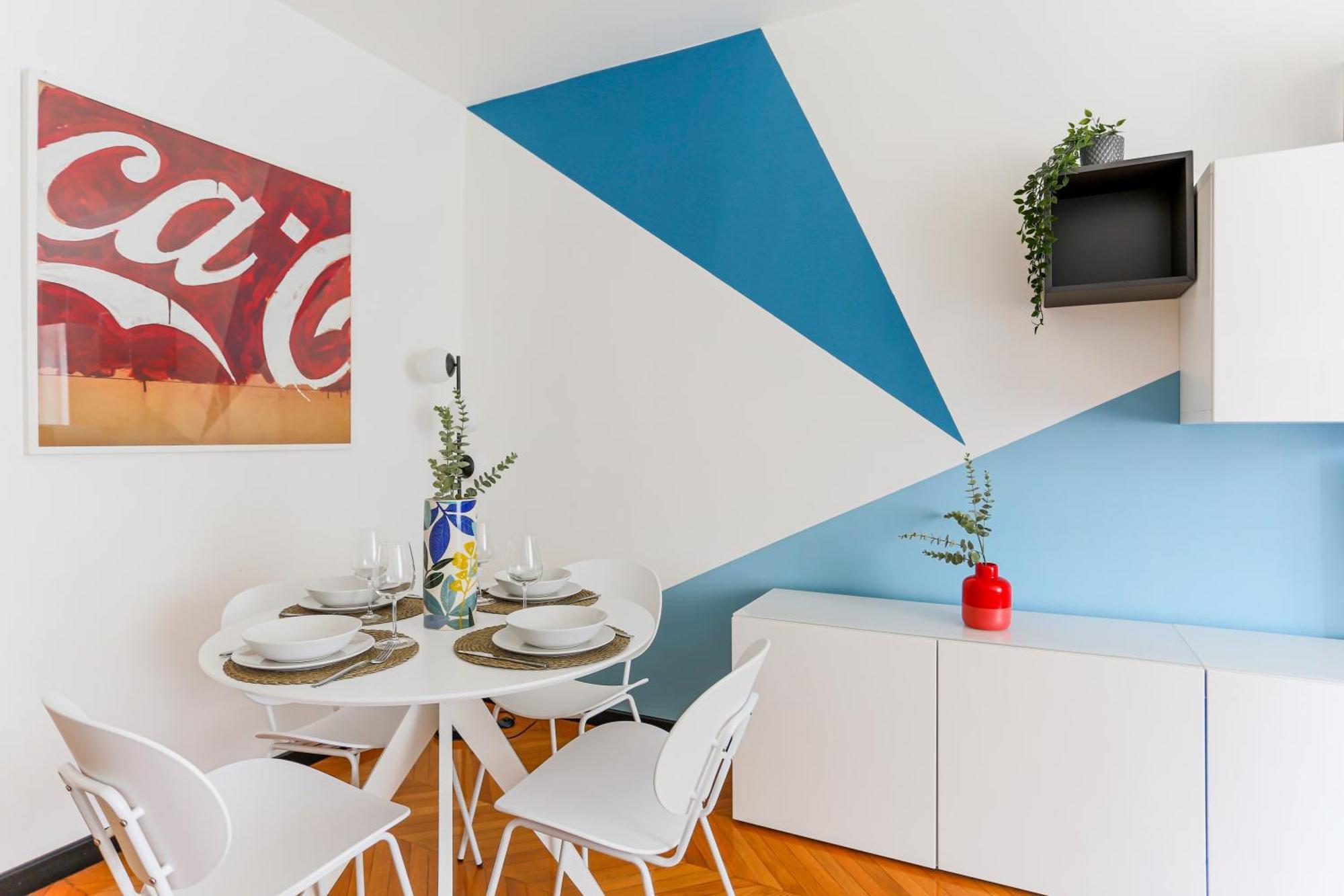 The Rent - Colorful In Station Mailand