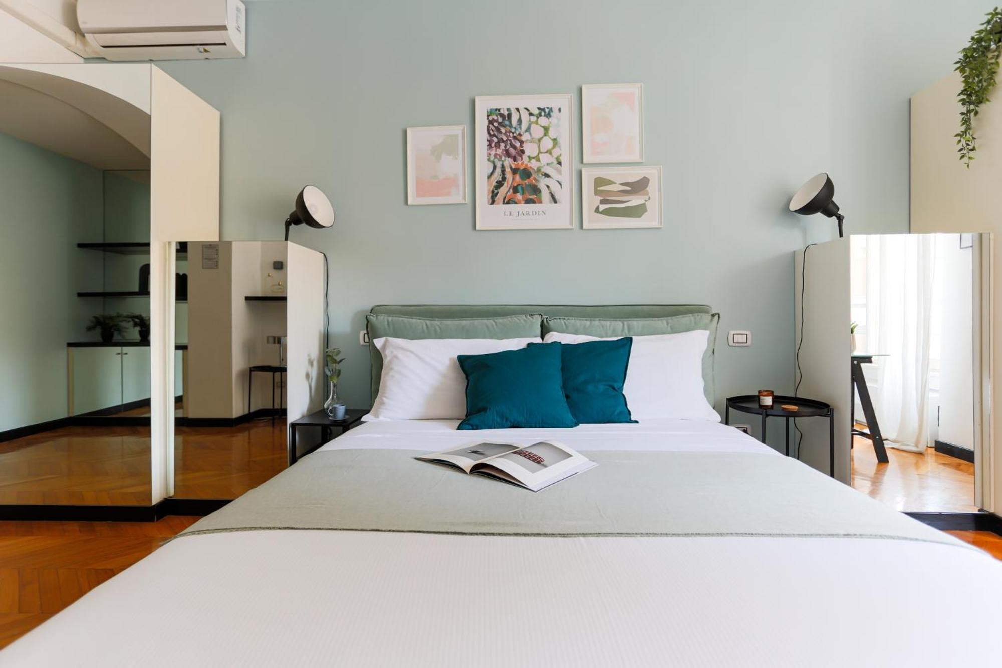 The Rent - Colorful In Station Apartment *