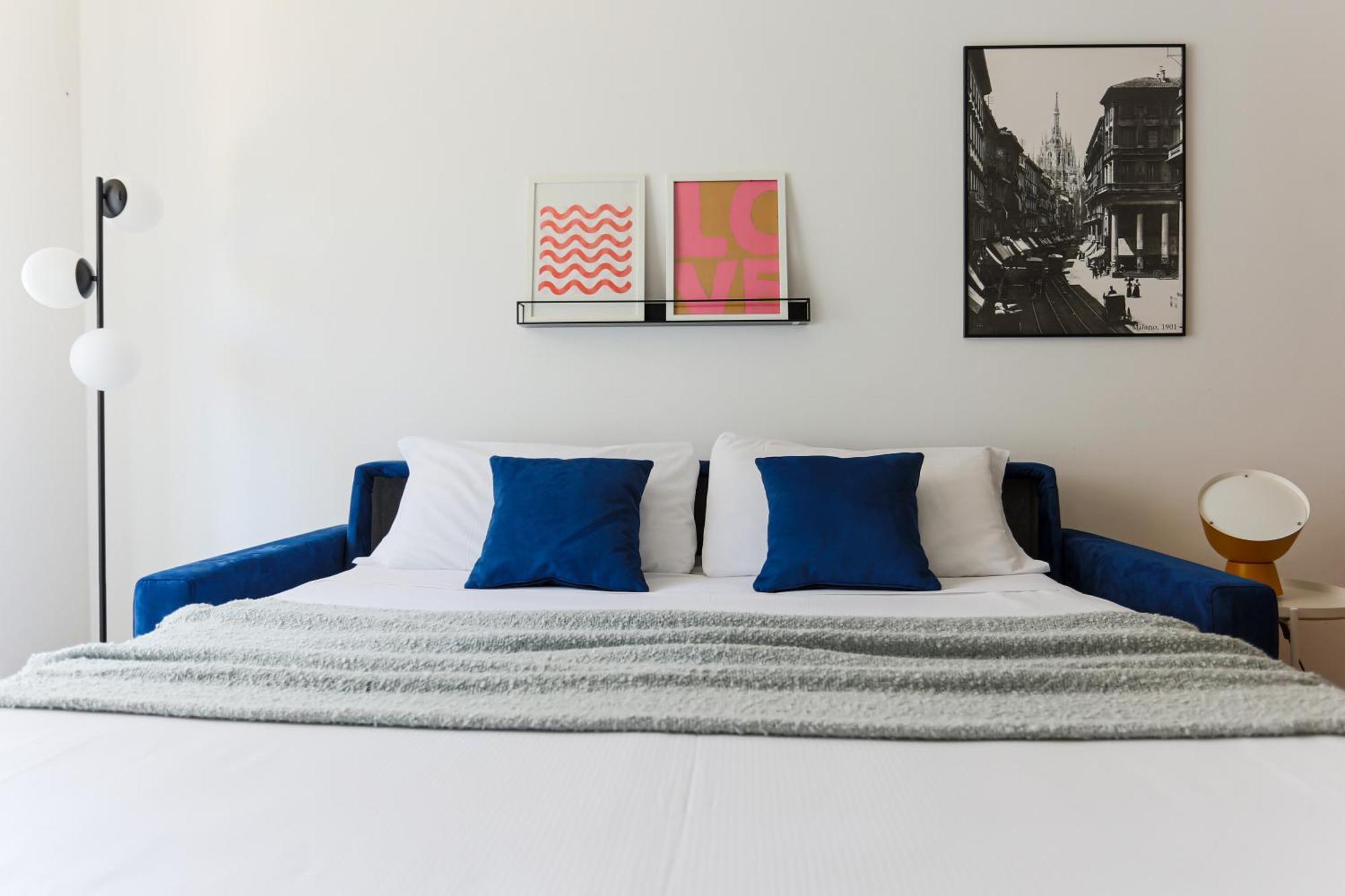 The Rent - Colorful In Station Apartment Mailand
